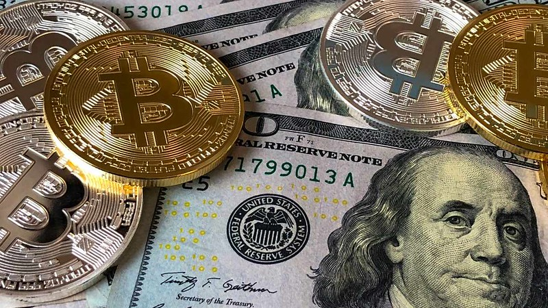 U.S. Government's $1B Bitcoin Transfer Investors; Bitcoin Dips